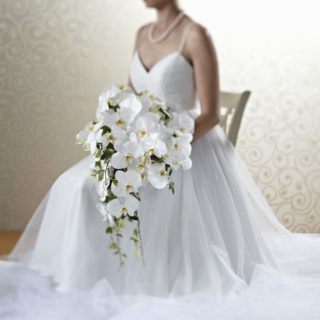 Classic White Bouquet – Bella Rose, Rialto CA