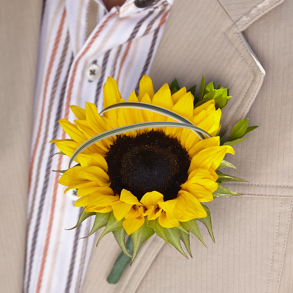 Free Spirit Boutonniere – Bella Rose, Rialto CA