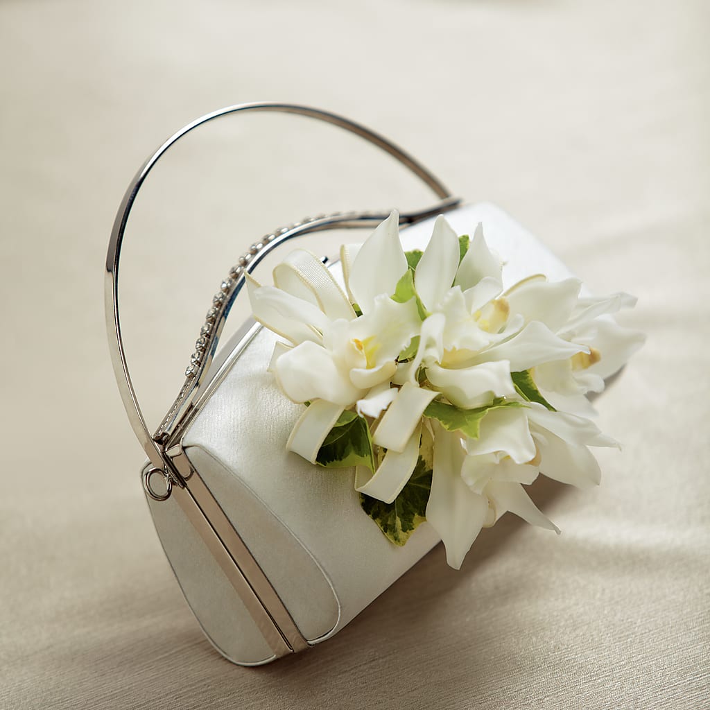 White Purse Decor – Bella Rose, Rialto CA
