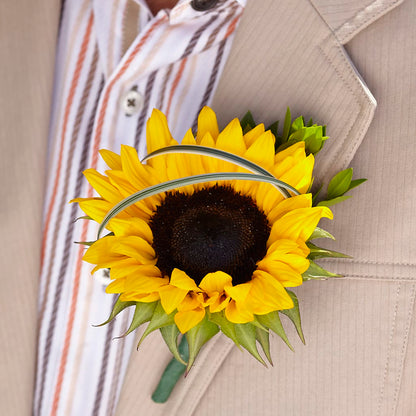 Free Spirit Boutonniere –  Bella Rose, Rialto CA